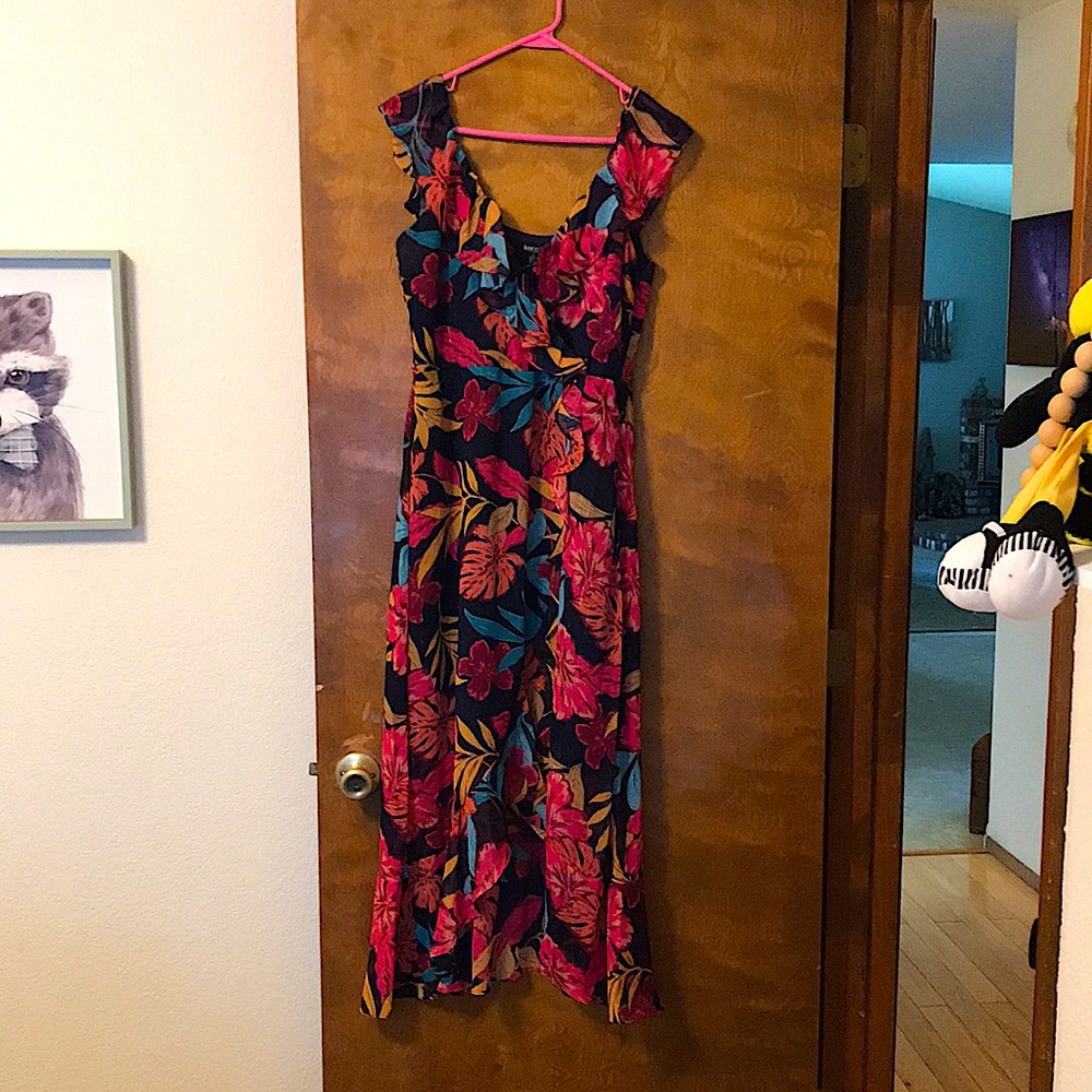Women’s dress - Picture 3 of 5